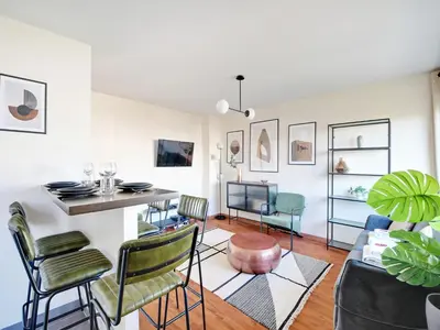 Télévision ou salle de divertissement dans l'établissement Nice apartment 4 or 6 Pers - MARCEL SAMBAT ST CLOUD - Mobility lease