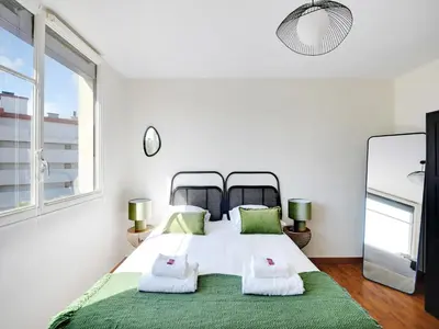 Un ou plusieurs lits dans un hébergement de l'établissement Nice apartment 4 or 6 Pers - MARCEL SAMBAT ST CLOUD - Mobility lease