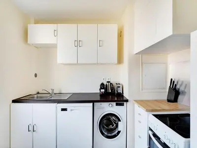 Cuisine ou kitchenette dans l'établissement Nice apartment 4 or 6 Pers - MARCEL SAMBAT ST CLOUD - Mobility lease
