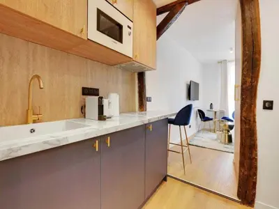 Cuisine ou kitchenette dans l'établissement Charming studio - 16 arrd - Mobility lease