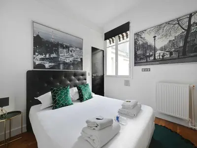 Un ou plusieurs lits dans un hébergement de l'établissement Nice and quiet 1BDR apartment 8th - BAIL MOBILITE