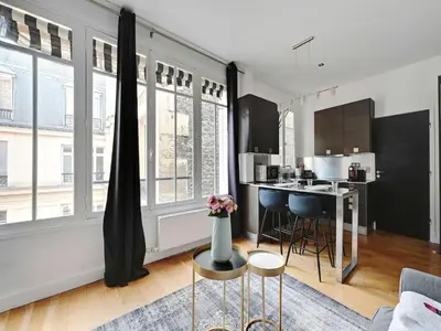 Cuisine ou kitchenette dans l'établissement Nice and quiet 1BDR apartment 8th - BAIL MOBILITE