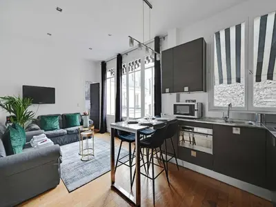 Cuisine ou kitchenette dans l'établissement Nice and quiet 1BDR apartment 8th - BAIL MOBILITE