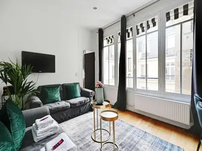 Coin salon dans l'établissement Nice and quiet 1BDR apartment 8th - BAIL MOBILITE