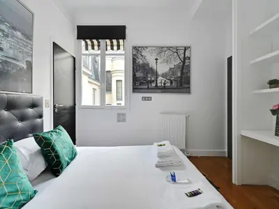 Un ou plusieurs lits dans un hébergement de l'établissement Nice and quiet 1BDR apartment 8th - BAIL MOBILITE