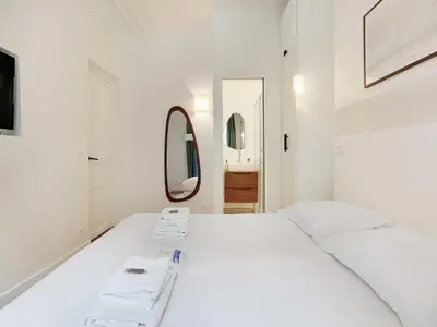Un ou plusieurs lits dans un hébergement de l'établissement Superb apartment 1BDR 2P - Mairie de Neuilly