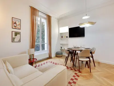 Télévision ou salle de divertissement dans l'établissement Superb apartment 1BDR 2P - Mairie de Neuilly