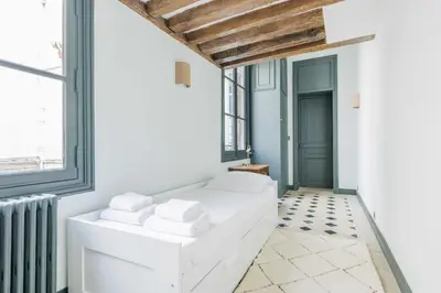 Un ou plusieurs lits dans un hébergement de l'établissement Superb apartment near Notre-Dame Cathedral - Mobility lease