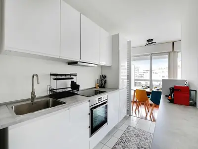 Cuisine ou kitchenette dans l'établissement Cosy apartment with balcony -1BDR 2P- La Villette