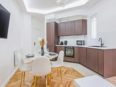 Cuisine ou kitchenette dans l'établissement Charming Apartment - 1BR- 2P- Ternes