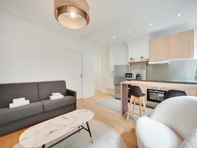 Cuisine ou kitchenette dans l'établissement Very nice studio for 2 people Batignolles - Nollet Mobility lease
