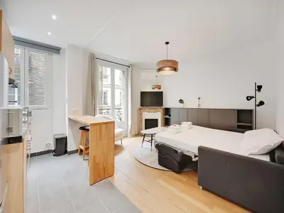 Coin salon dans l'établissement Very nice studio for 2 people Batignolles - Nollet Mobility lease