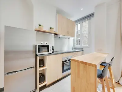 Cuisine ou kitchenette dans l'établissement Very nice studio for 2 people Batignolles - Nollet Mobility lease