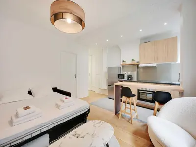 Cuisine ou kitchenette dans l'établissement Very nice studio for 2 people Batignolles - Nollet Mobility lease