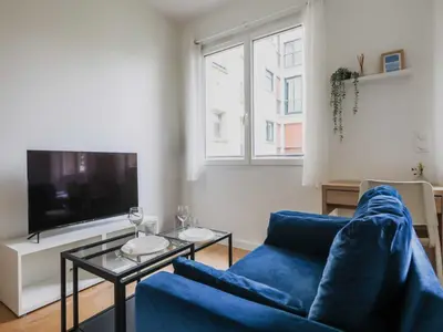 Télévision ou salle de divertissement dans l'établissement Modern studio - 2P- Neuilly-sur-Seine