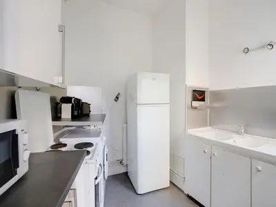 Cuisine ou kitchenette dans l'établissement Nice studio 2P - Quai de Jemmapes Colonel Fabien