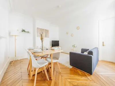 Télévision ou salle de divertissement dans l'établissement Charming Apartment 1BDR 2P - Grands Boulevards