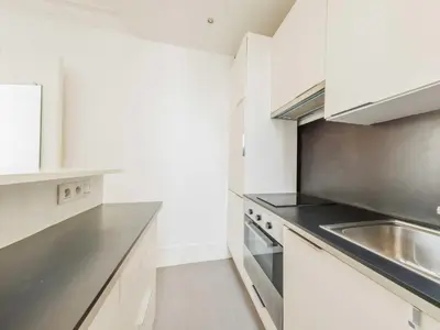 Cuisine ou kitchenette dans l'établissement Charming Apartment 1BDR 2P - Grands Boulevards
