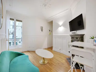 Télévision ou salle de divertissement dans l'établissement Superb appt - 17th ard - Mobility lease