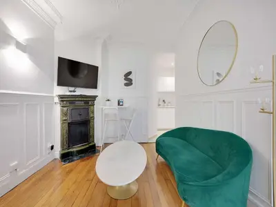 Télévision ou salle de divertissement dans l'établissement Superb appt - 17th ard - Mobility lease