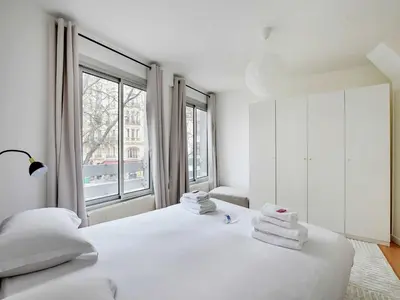 Un ou plusieurs lits dans un hébergement de l'établissement Superb 2 bedroom 4P Alésia