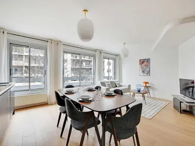 Télévision ou salle de divertissement dans l'établissement Superb 2 bedroom 4P Alésia