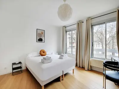 Un ou plusieurs lits dans un hébergement de l'établissement Superb 2 bedroom 4P Alésia