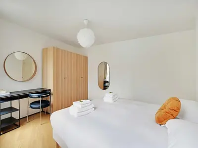 Un ou plusieurs lits dans un hébergement de l'établissement Superb 2 bedroom 4P Alésia
