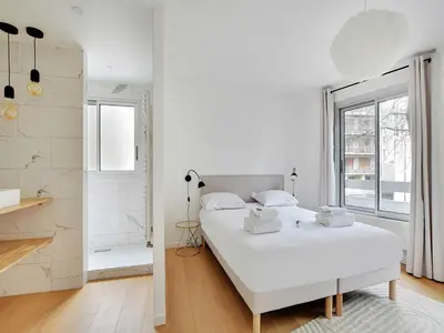 Un ou plusieurs lits dans un hébergement de l'établissement Superb 2 bedroom 4P Alésia