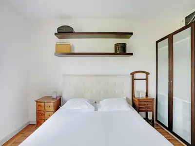 Un ou plusieurs lits dans un hébergement de l'établissement Charming Apt - 1BD 4P - Ternes Porte Maillot