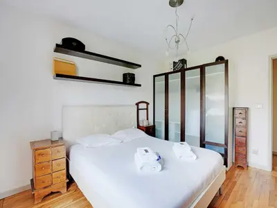 Un ou plusieurs lits dans un hébergement de l'établissement Charming Apt - 1BD 4P - Ternes Porte Maillot