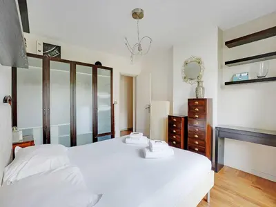 Un ou plusieurs lits dans un hébergement de l'établissement Charming Apt - 1BD 4P - Ternes Porte Maillot