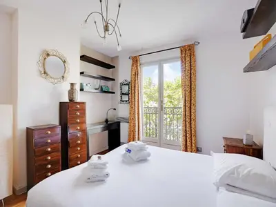 Un ou plusieurs lits dans un hébergement de l'établissement Charming Apt - 1BD 4P - Ternes Porte Maillot