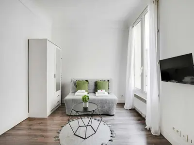 Télévision ou salle de divertissement dans l'établissement Studio - 2P- Place de Clichy