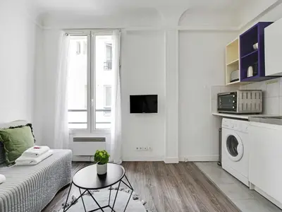 Cuisine ou kitchenette dans l'établissement Studio - 2P- Place de Clichy