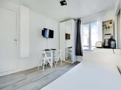 Télévision ou salle de divertissement dans l'établissement Modern studio - 2P - Faubourg Saint Antoine 11th arr