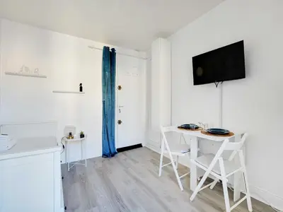Télévision ou salle de divertissement dans l'établissement Modern studio - 2P - Faubourg Saint Antoine 11th arr