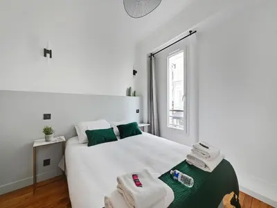 Un ou plusieurs lits dans un hébergement de l'établissement Charming flat - 1 BDR 2P Ternes - 17e