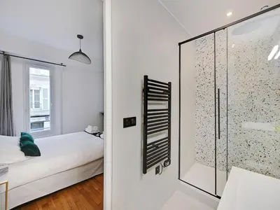 Salle de bains dans l'établissement Charming flat - 1 BDR 2P Ternes - 17e