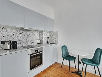 Cuisine ou kitchenette dans l'établissement Charming flat - 1 BDR 2P Ternes - 17e