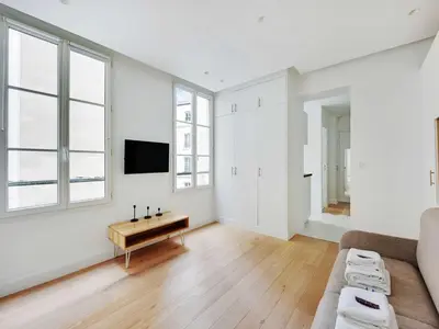 Télévision ou salle de divertissement dans l'établissement Cozy, central 2P studio - Réaumur Sébastopol