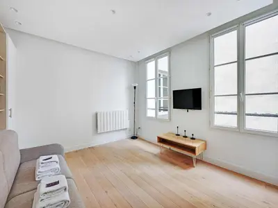 Télévision ou salle de divertissement dans l'établissement Cozy, central 2P studio - Réaumur Sébastopol
