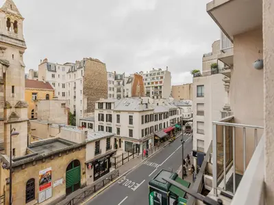 Vue générale sur Paris ou vue de la ville depuis l'appartement