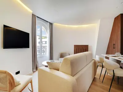 Télévision ou salle de divertissement dans l'établissement Modern Apt -1BR 4P - View Eiffel Tower Passy
