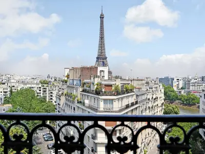 Vue générale sur Paris ou vue de la ville depuis l'appartement