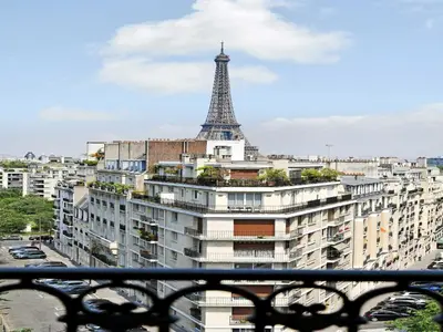 Vue générale sur Paris ou vue de la ville depuis l'appartement
