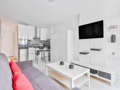 Cuisine ou kitchenette dans l'établissement Lovely studio - C ur du Marais - Mobility lease