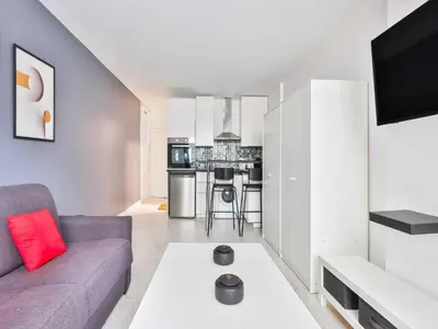 Cuisine ou kitchenette dans l'établissement Lovely studio - C ur du Marais - Mobility lease