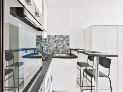 Cuisine ou kitchenette dans l'établissement Lovely studio - C ur du Marais - Mobility lease