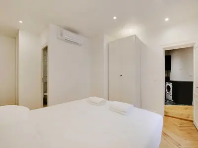 Un ou plusieurs lits dans un hébergement de l'établissement Elegant apartment 3BDR 6P - Champs-Élysées